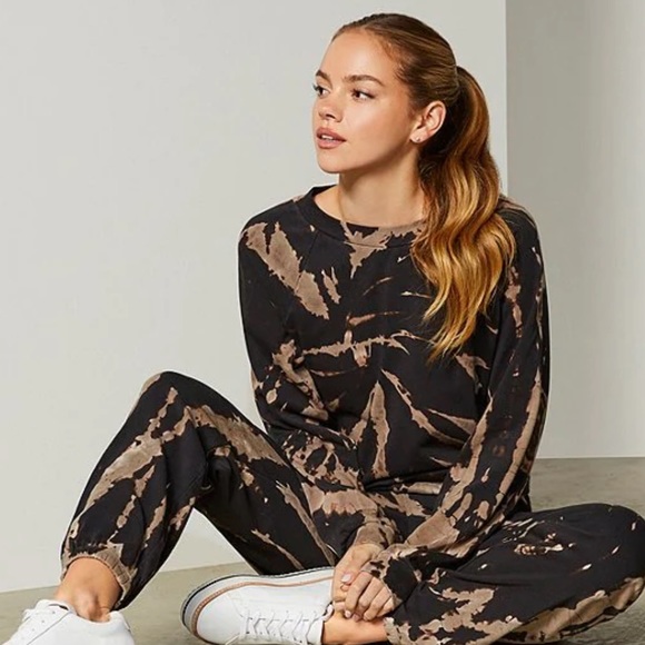 Wildfox Sweaters - Wildfox Boneyard Crew Neck Fiona Pullover sweater wildfox tie dye